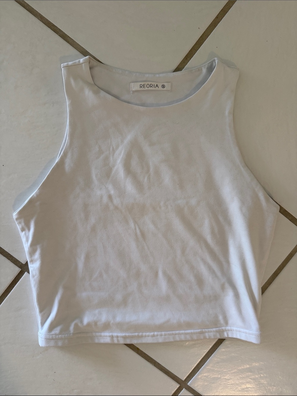ReoRia White Sleeveless Crop Top